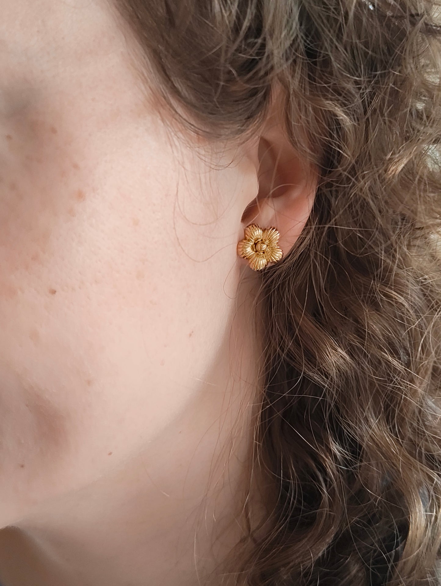 Daisy studs