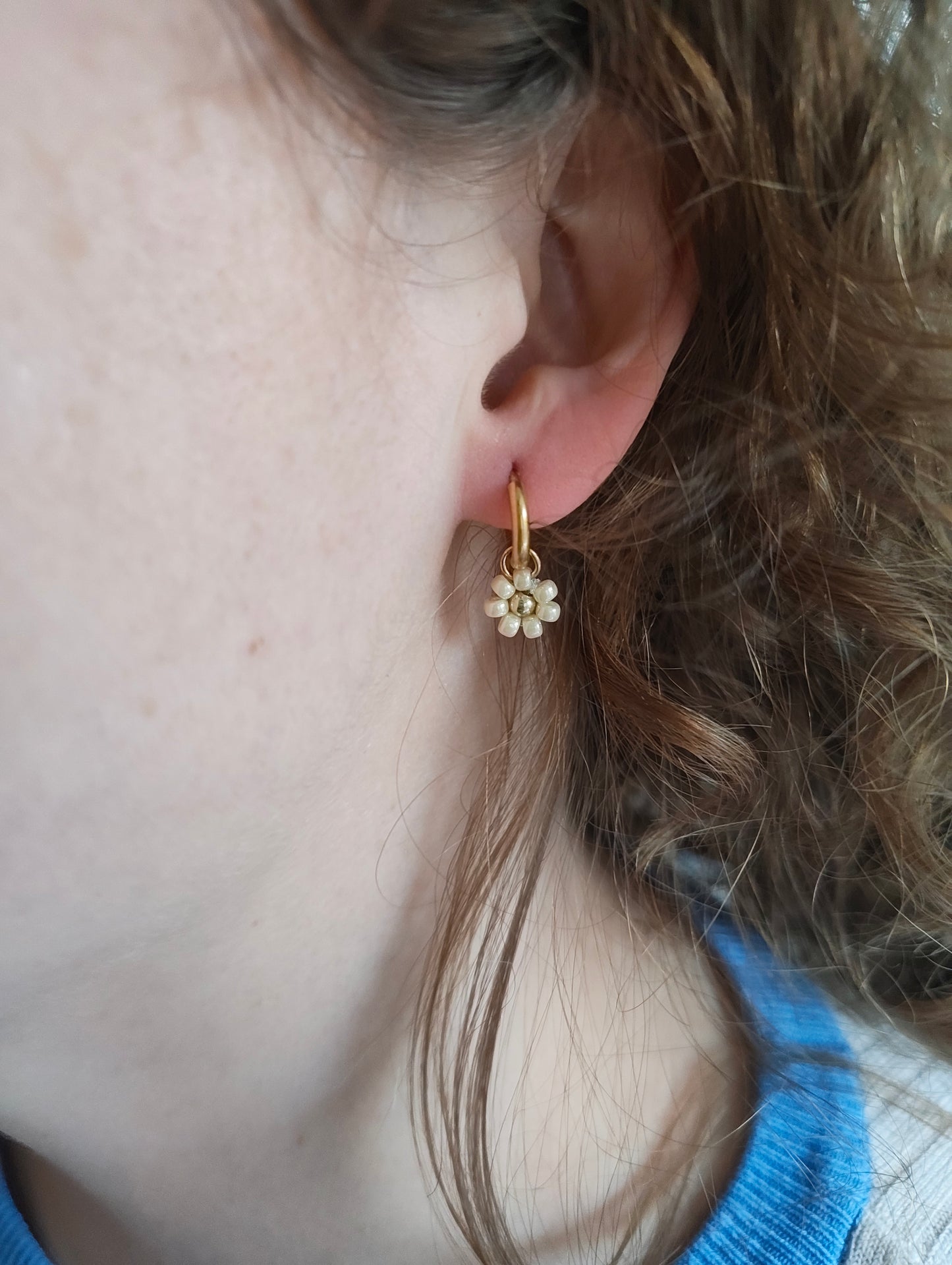Earrings Daisy flower - cream