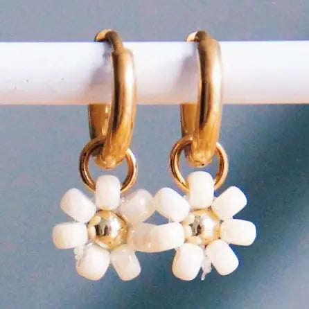 Earrings Daisy flower - cream