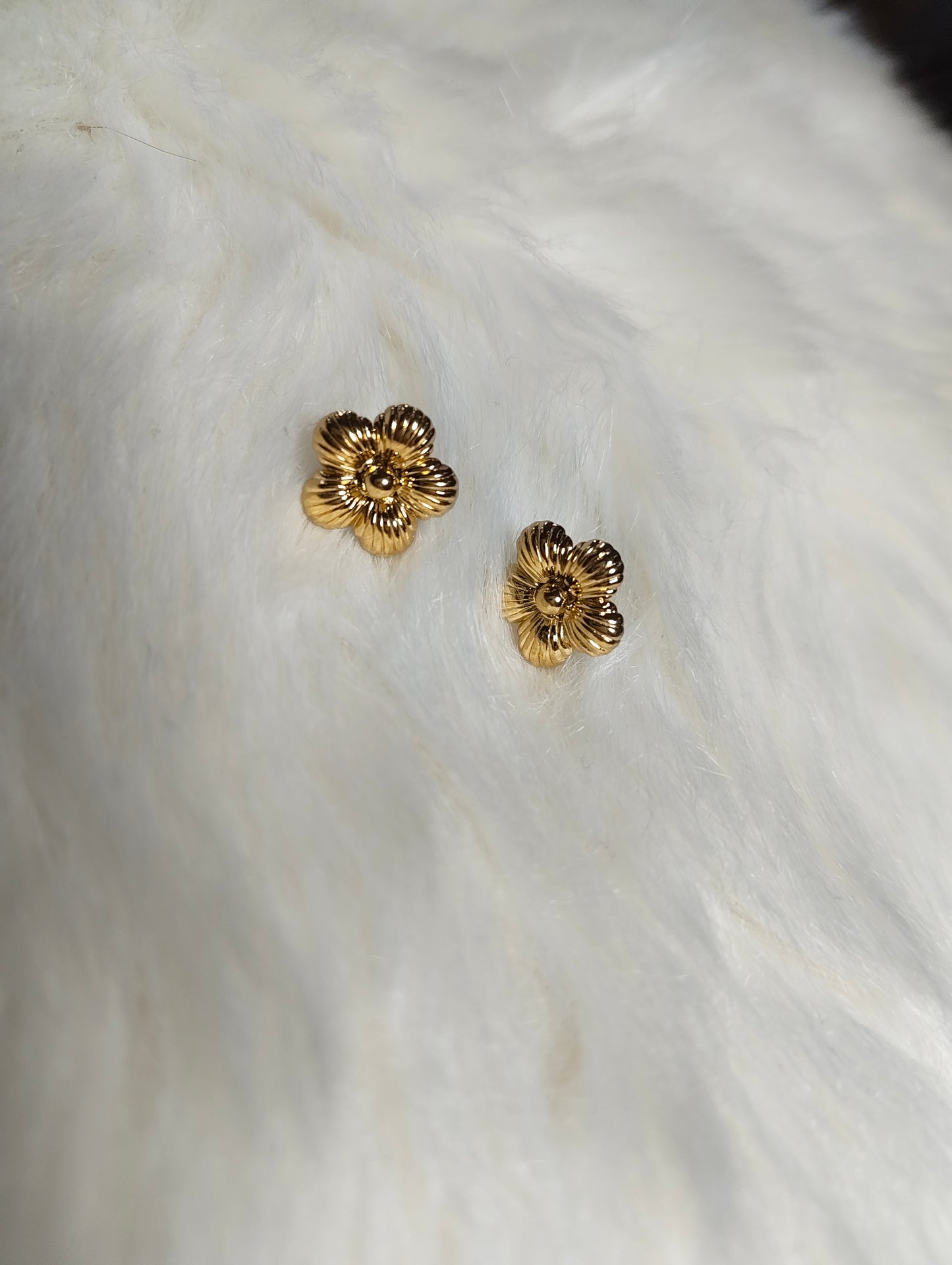 Daisy studs