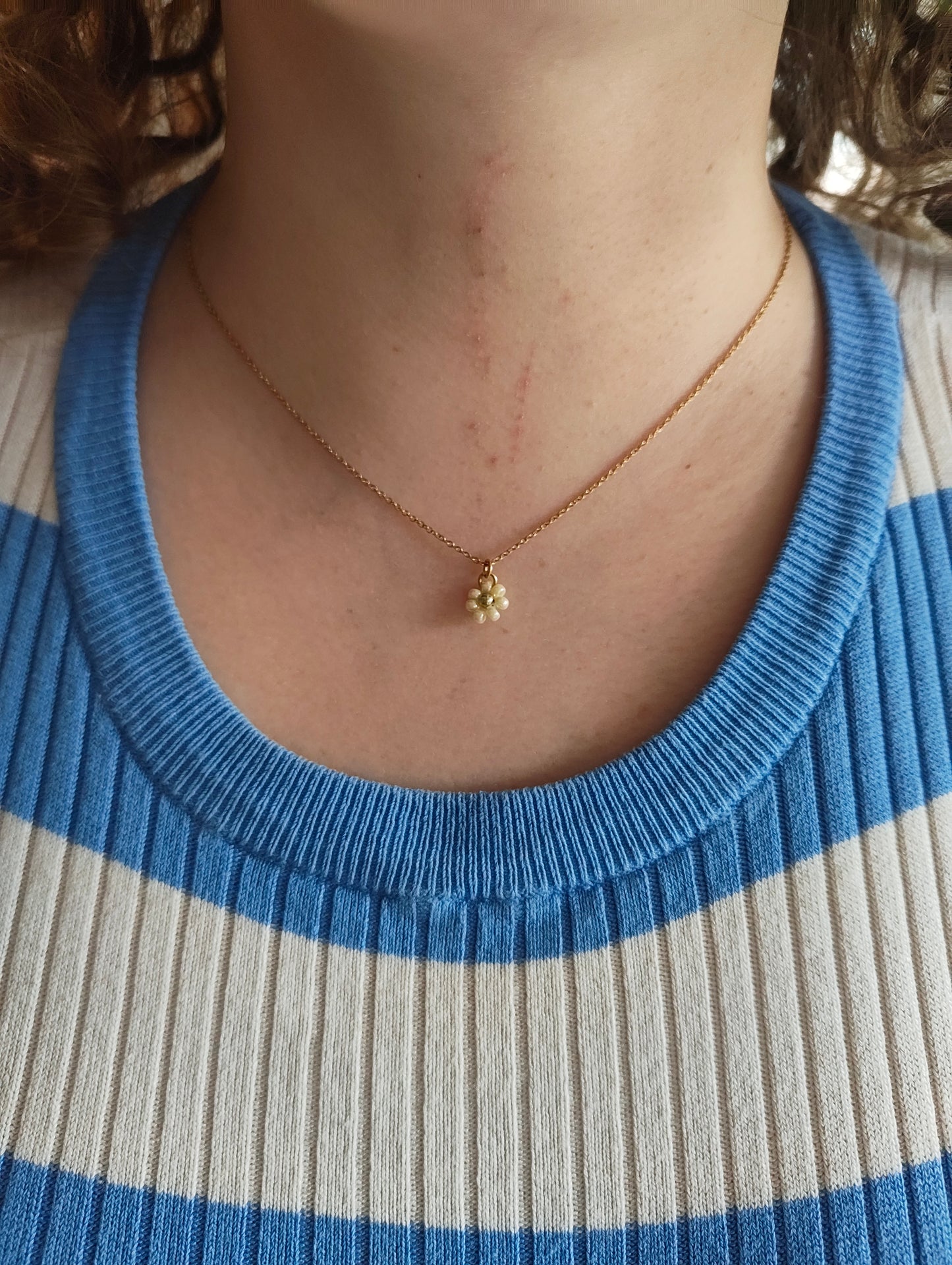 Necklace daisy flower - cream